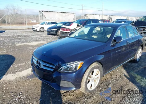 2015 Mercedes-Benz C 300 4Matic z USA, uszkodzony, nr VIN 55SWF4KB5FU031249
